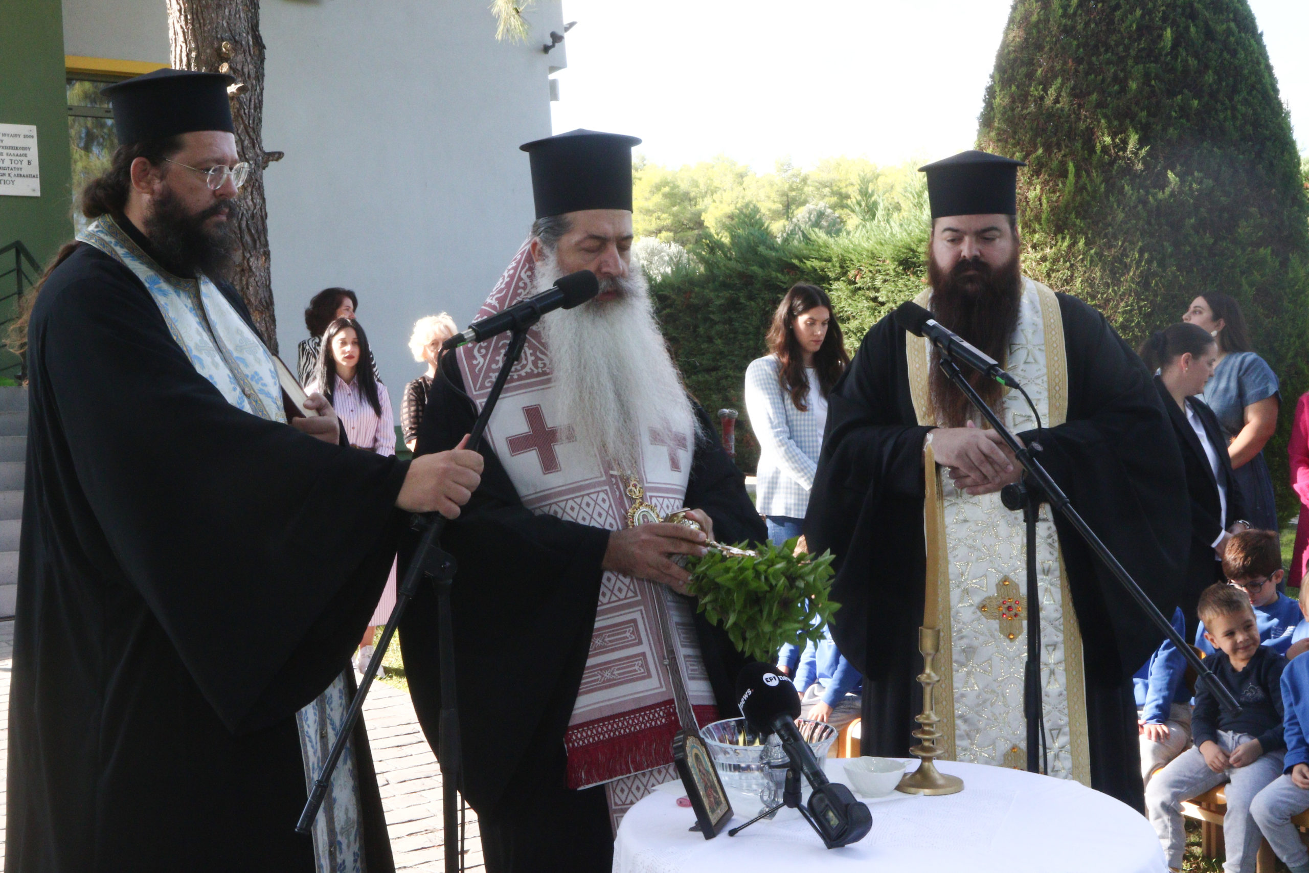 Ο Αρχιεπίσκοπος Ιερώνυμος επισκέφθηκε Παιδικό Σταθμό στο Δήλεσι Βοιωτίας - μια φωτογραφία 4