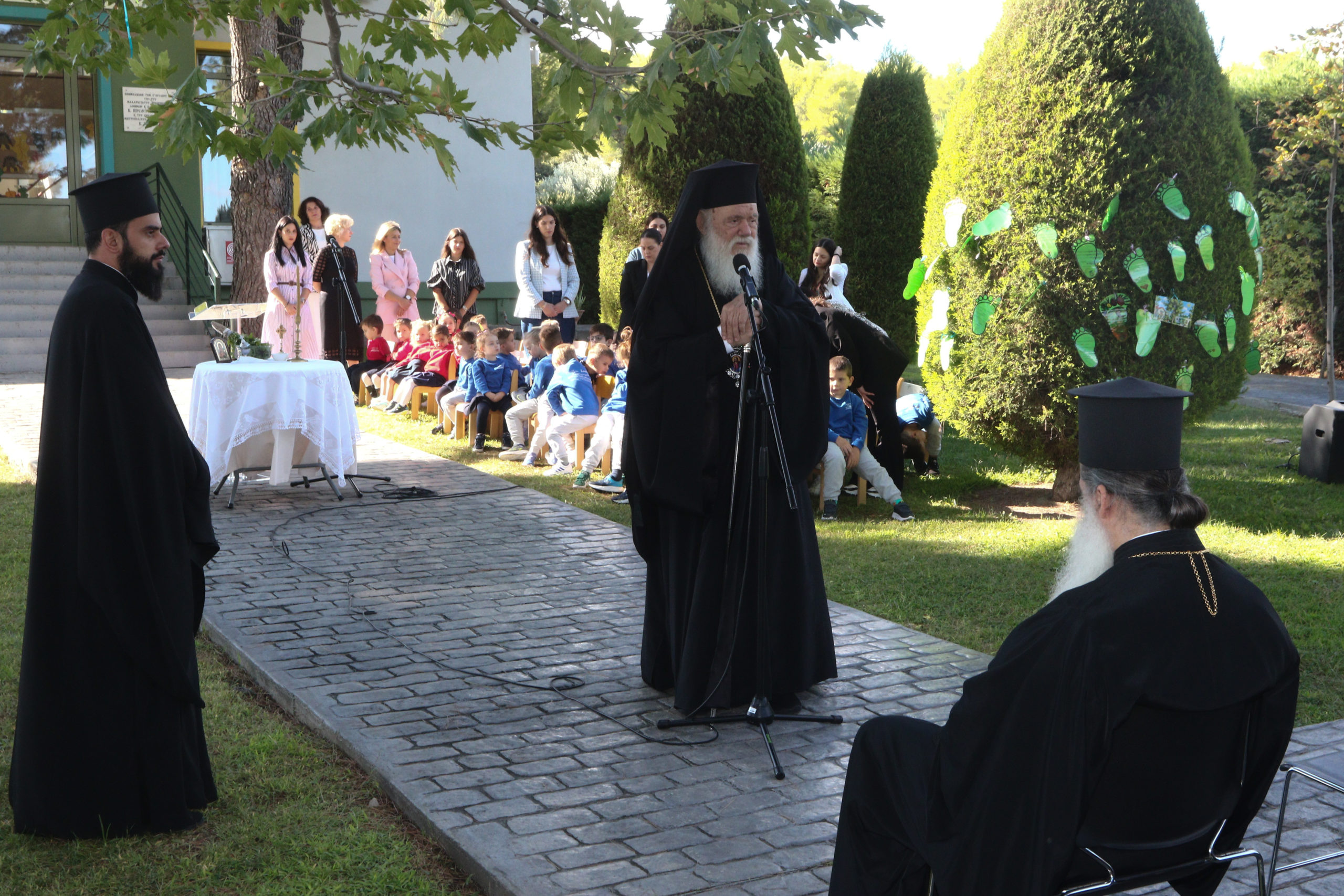 Ο Αρχιεπίσκοπος Ιερώνυμος επισκέφθηκε Παιδικό Σταθμό στο Δήλεσι Βοιωτίας - μια φωτογραφία 9