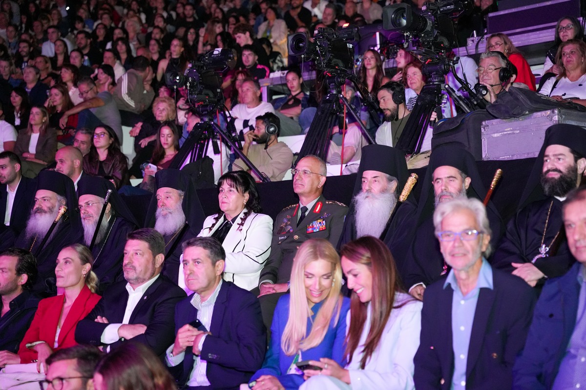 Στον Αρχηγό ΓΕΕΘΑ Χούπη απονεμήθηκε ο Χρυσός Σταυρός του Αγίου Σπυρίδωνος - μια φωτογραφία 1