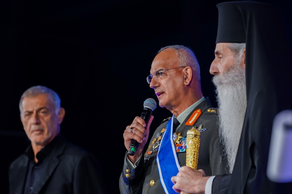 Στον Αρχηγό ΓΕΕΘΑ Χούπη απονεμήθηκε ο Χρυσός Σταυρός του Αγίου Σπυρίδωνος - μια φωτογραφία 5