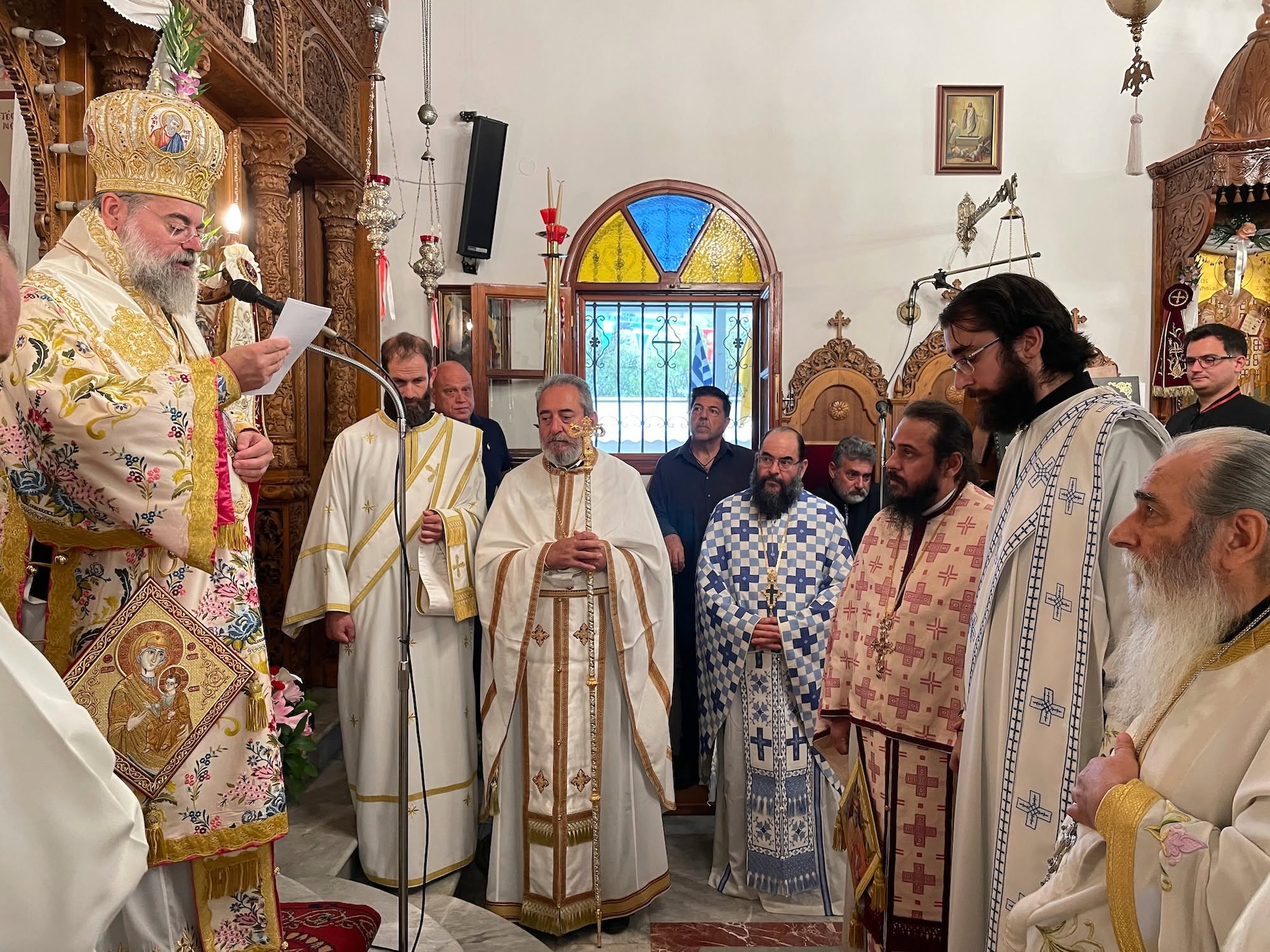 Πλήθος κόσμου στην Υποδοχή εικόνας της Παναγίας Θεραπεύτριας στα Χανιά - μια φωτογραφία 3