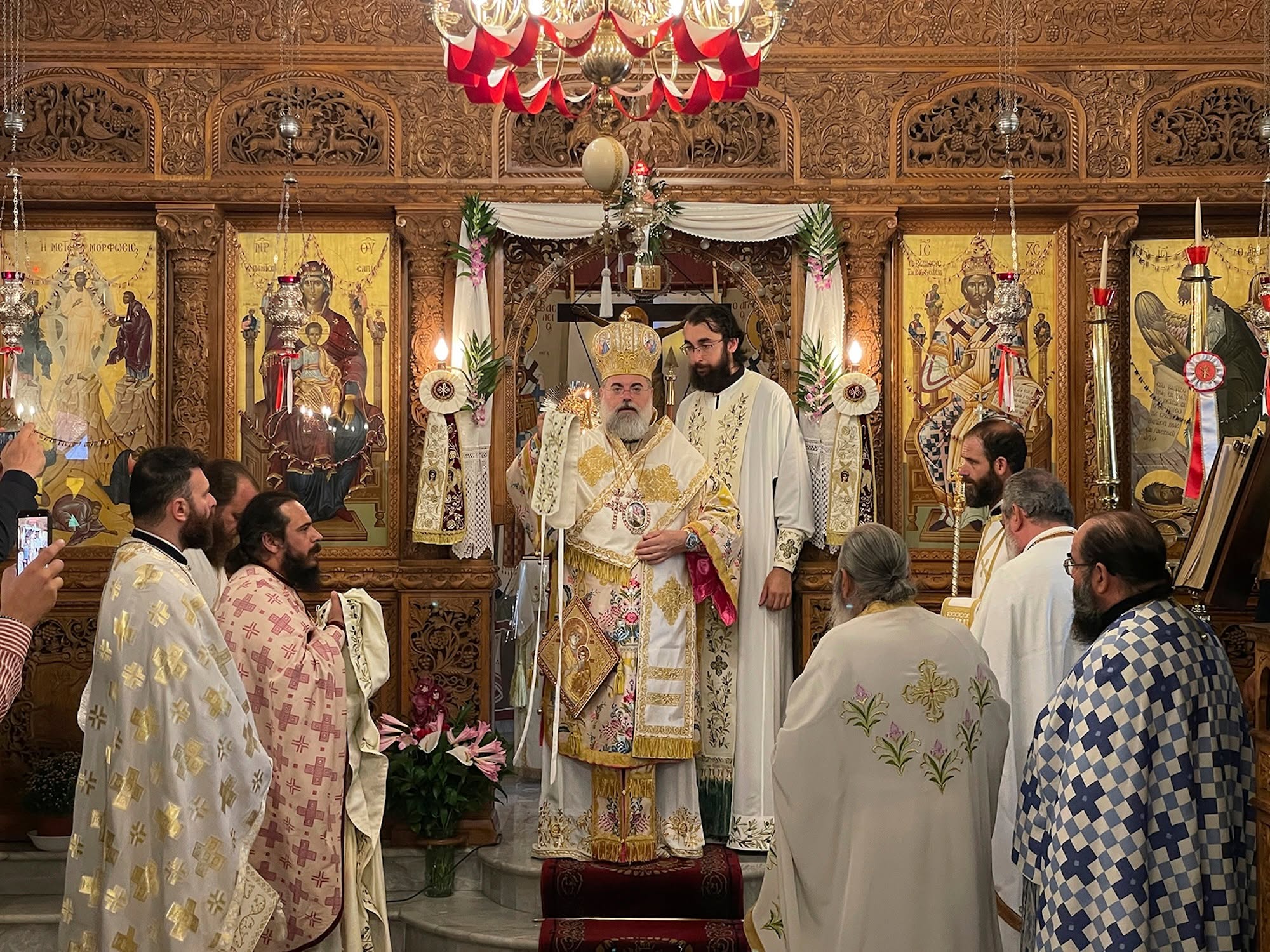 Πλήθος κόσμου στην Υποδοχή εικόνας της Παναγίας Θεραπεύτριας στα Χανιά - μια φωτογραφία 4