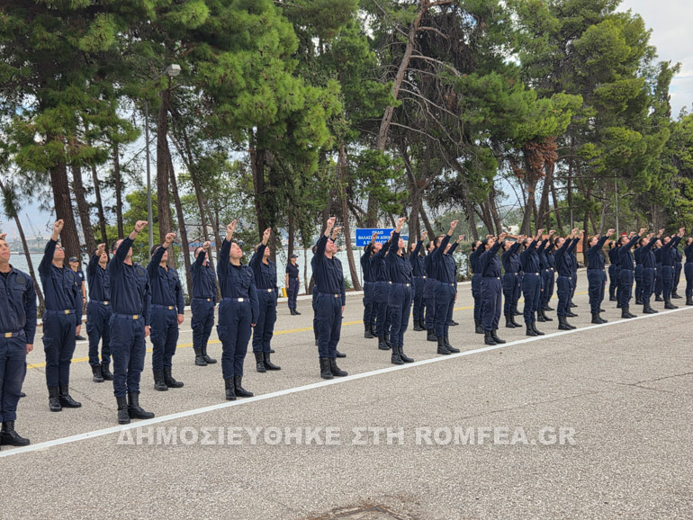 Με τις ευχές του Μητροπολίτη Νικαίας η ορκωμοσία των νέων Λιμενοφυλάκων - μια φωτογραφία 9