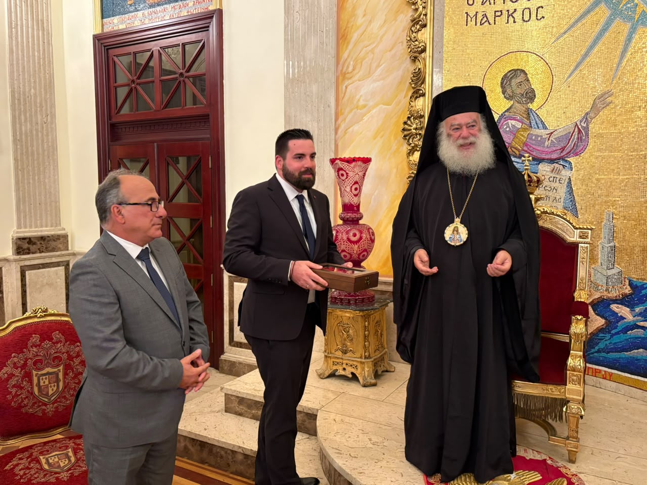 Με τον Μεγαλόσταυρο του Αγίου Γεωργίου τιμήθηκε ο Πατριάρχης Θεόδωρος - μια φωτογραφία 6