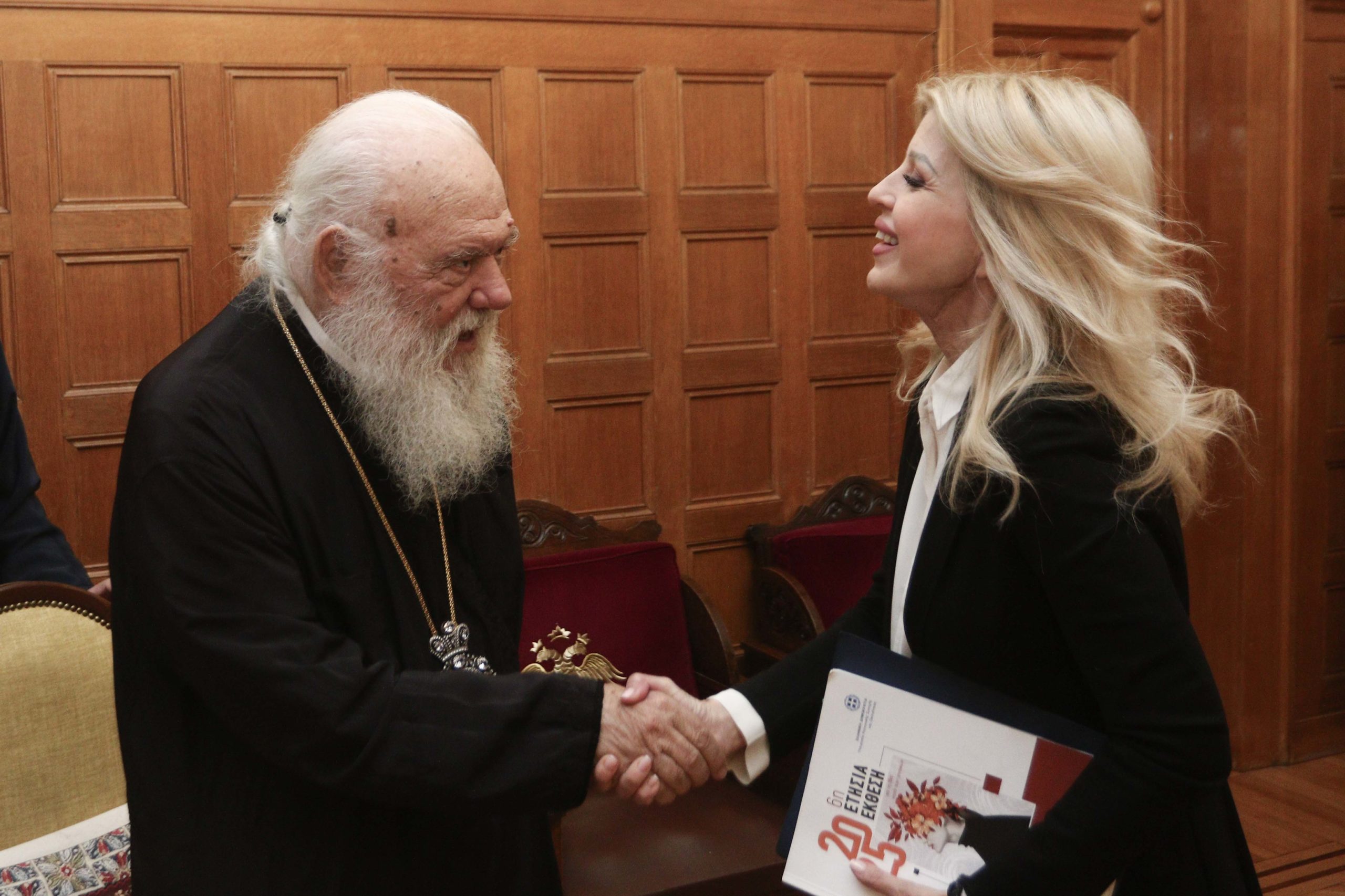 Υπεγράφη μνημόνιο Αρχιεπισκοπής Αθηνών και Υπουργείου Κοινωνικής Συνοχής - μια φωτογραφία 2