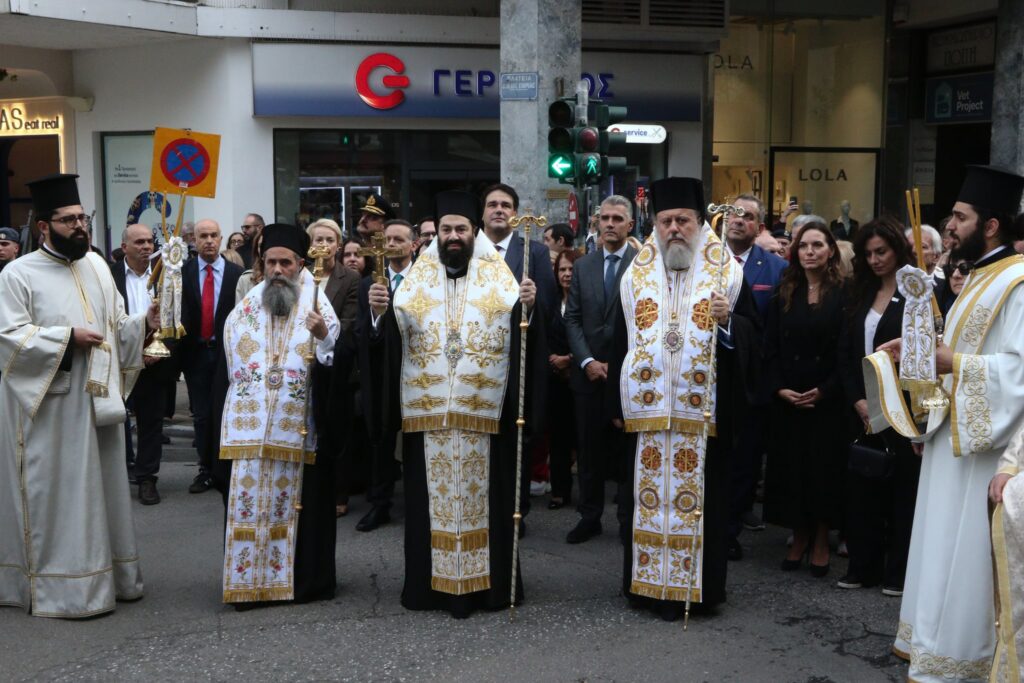 Αθήνα: Λαμπρή λιτάνευση του πολιούχου Αγίου Διονυσίου του Αρεοπαγίτη - μια φωτογραφία 4