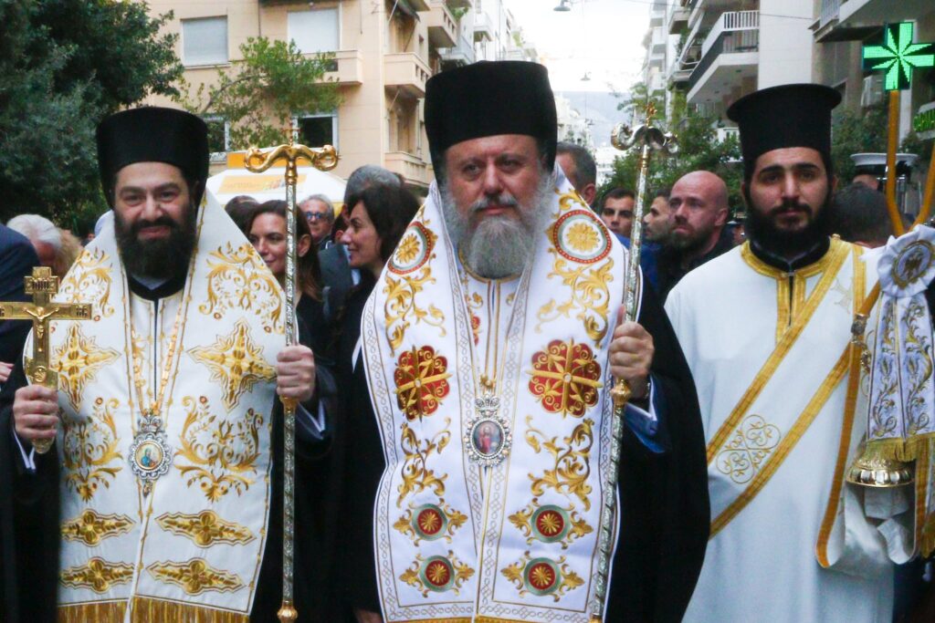 Αθήνα: Λαμπρή λιτάνευση του πολιούχου Αγίου Διονυσίου του Αρεοπαγίτη - μια φωτογραφία 18