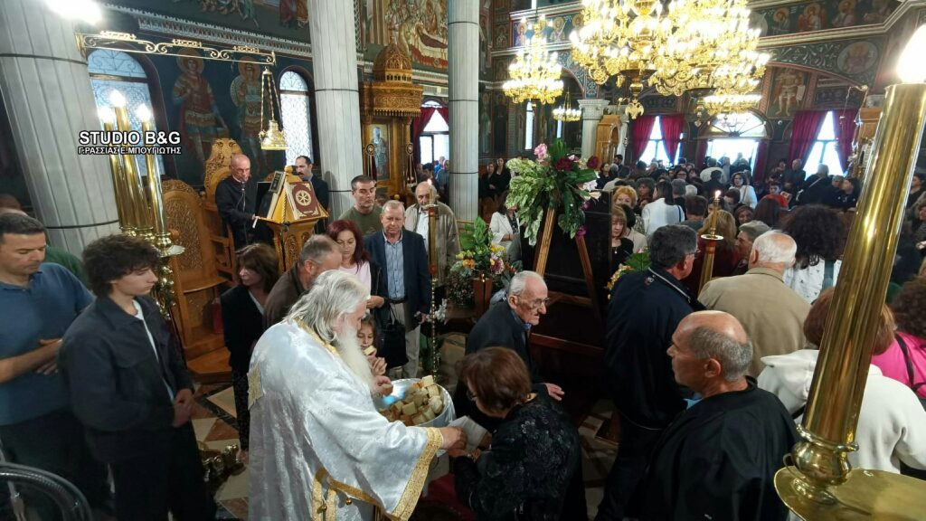 Κοσμοσυρροή στο Ναύπλιο για την Παναγία του Όρους των Ελαιών - μια φωτογραφία 2