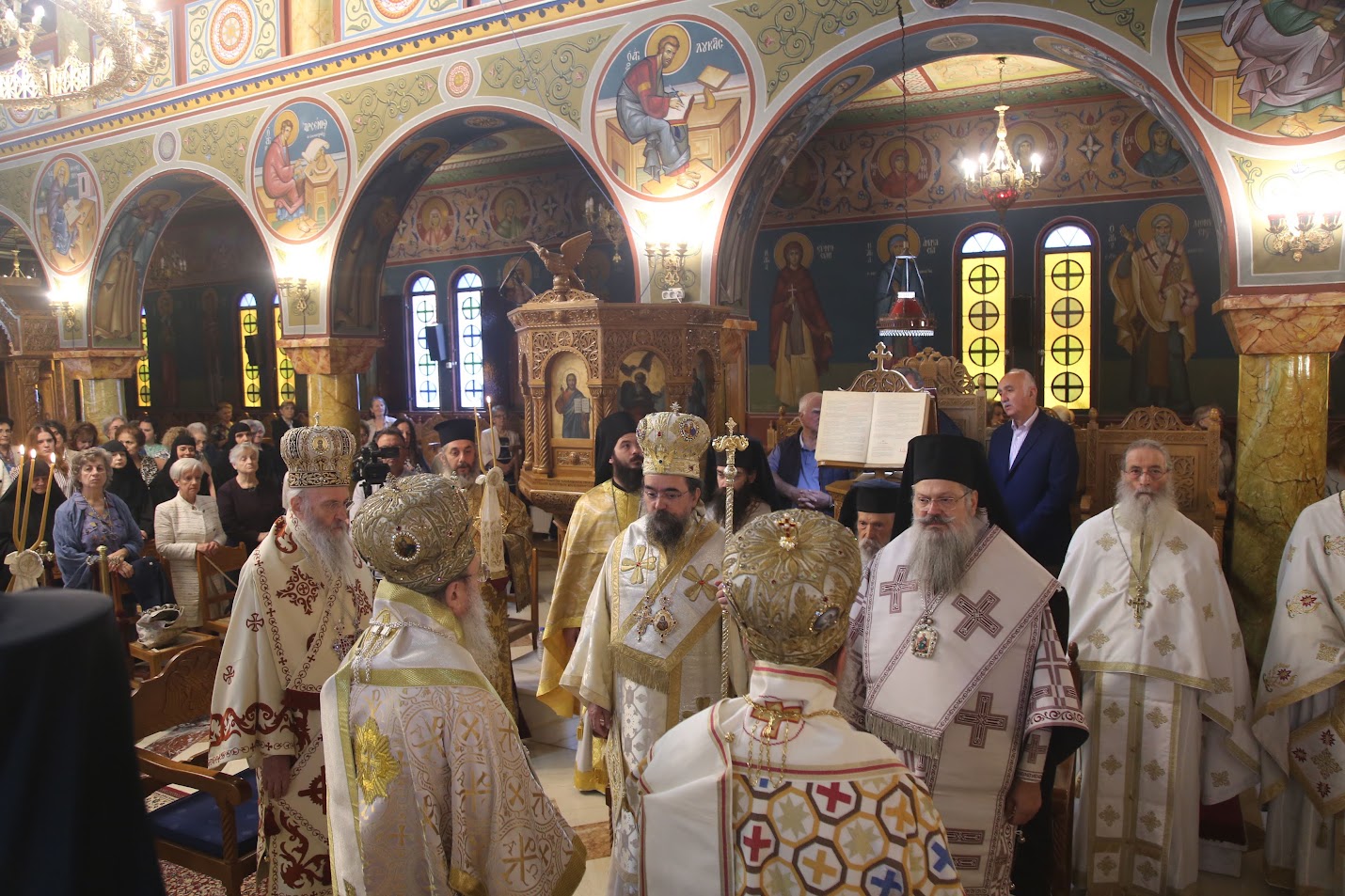 Εορτάστηκαν πανηγυρικά τα ονομαστήρια του Μητροπολίτη Ναυπάκτου Ιεροθέου - μια φωτογραφία 4