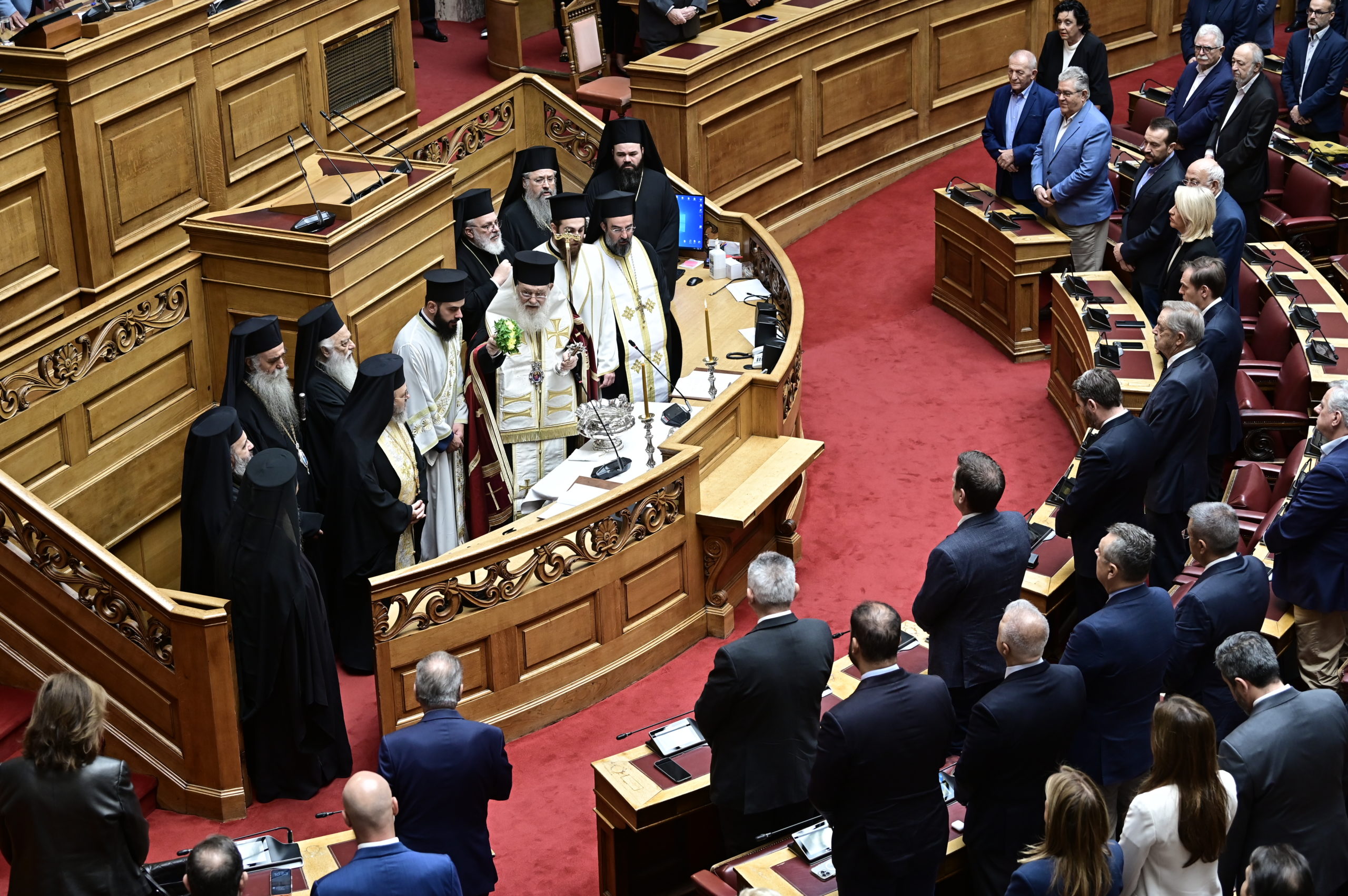 Ο Αρχιεπίσκοπος Ιερώνυμος τέλεσε τον Αγιασμό για τη Δ’ Σύνοδο της Βουλής - μια φωτογραφία 1