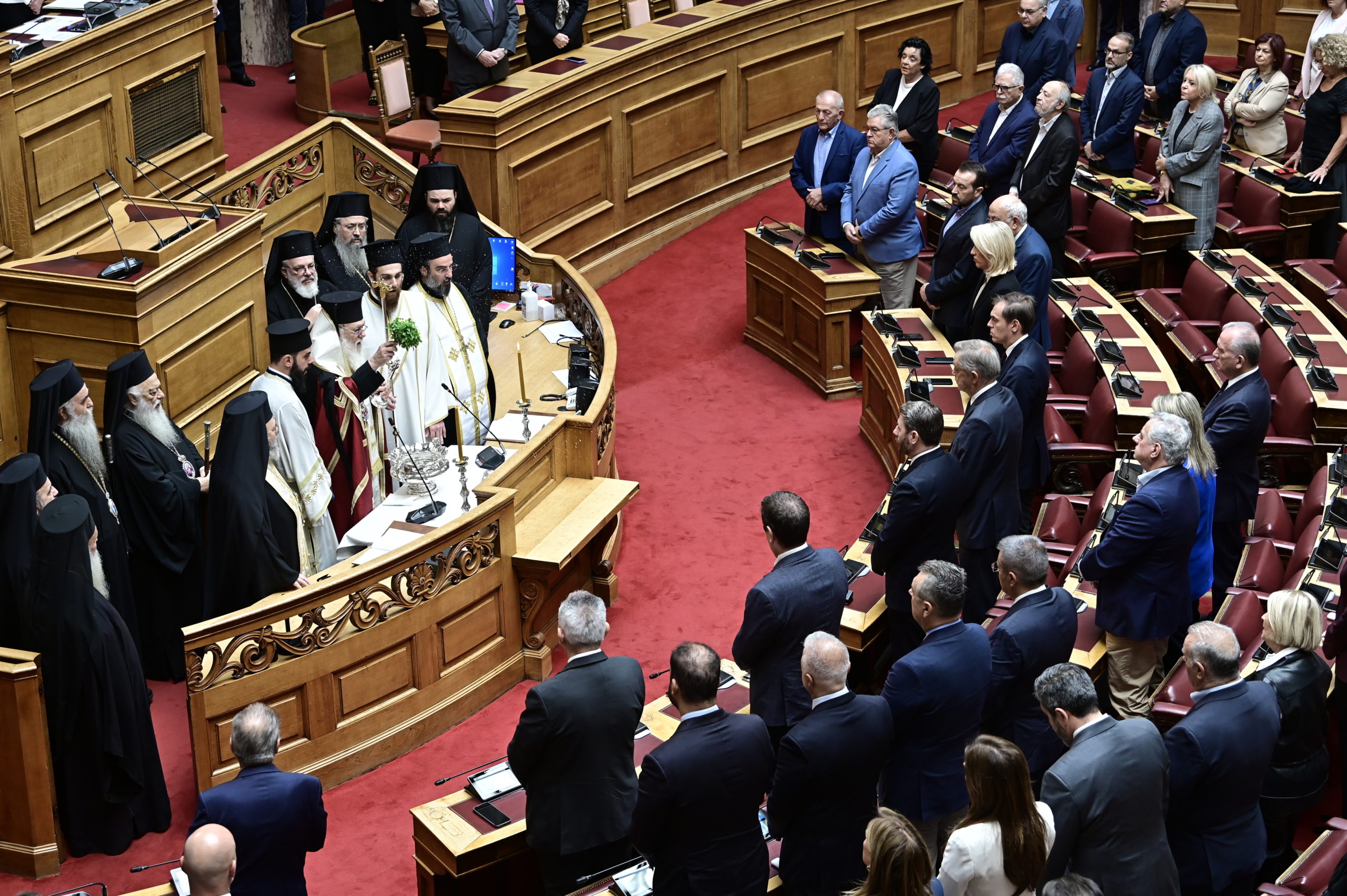 Ο Αρχιεπίσκοπος Ιερώνυμος τέλεσε τον Αγιασμό για τη Δ’ Σύνοδο της Βουλής - μια φωτογραφία 3