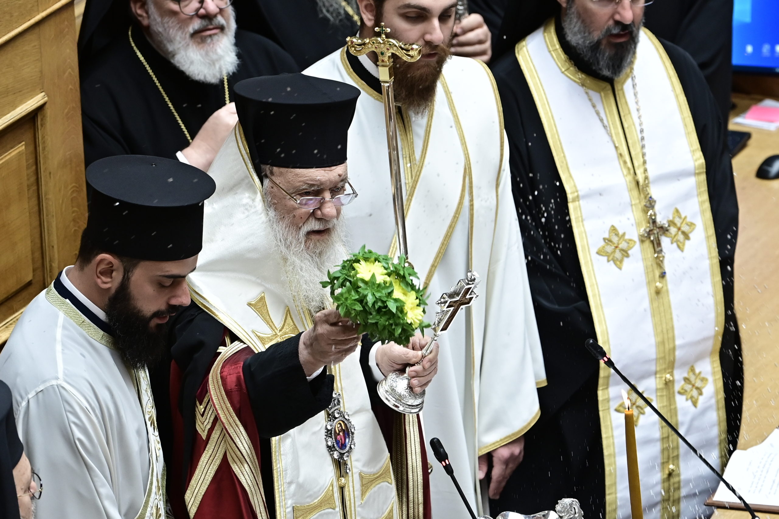 Ο Αρχιεπίσκοπος Ιερώνυμος τέλεσε τον Αγιασμό για τη Δ’ Σύνοδο της Βουλής - μια φωτογραφία 4
