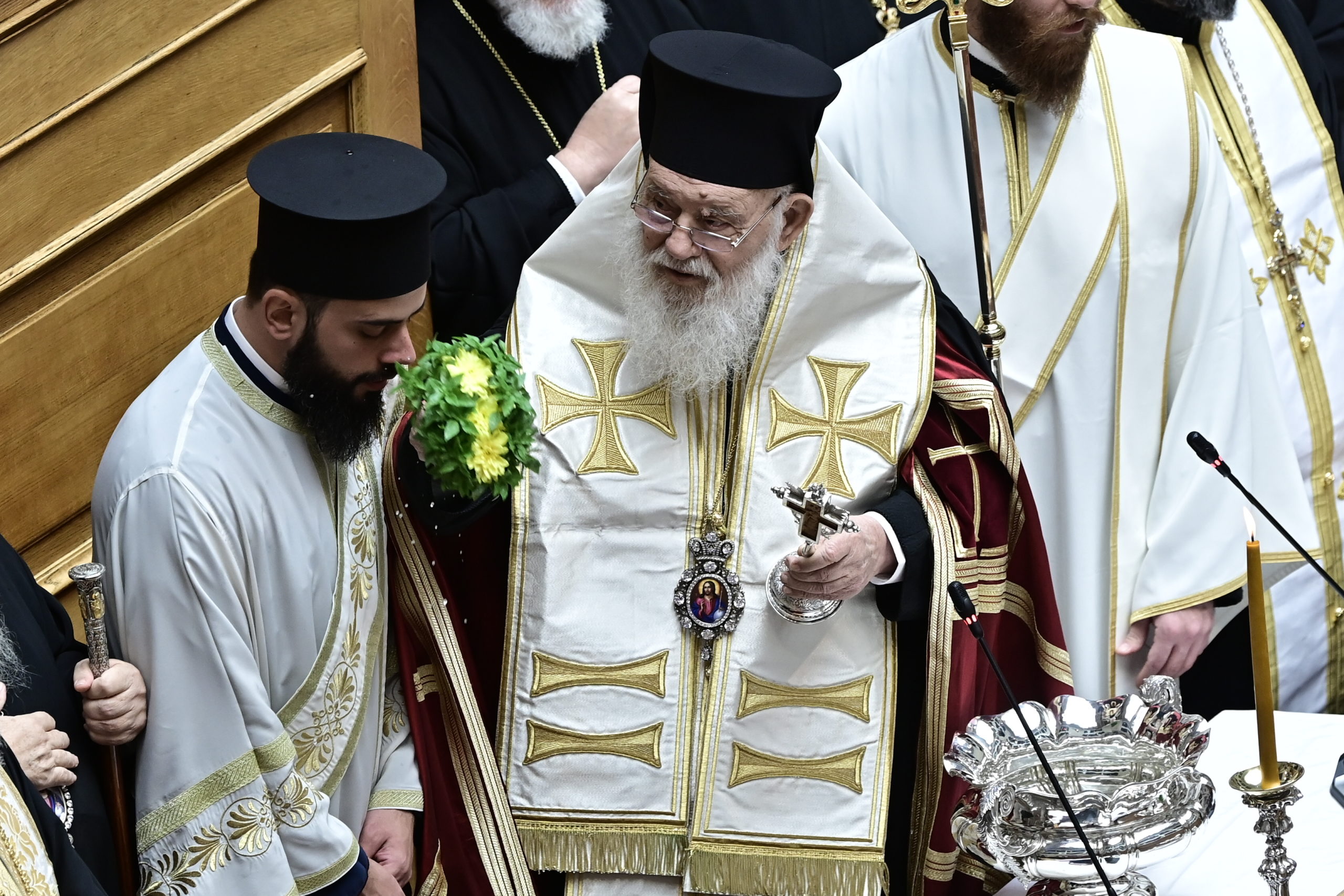 Ο Αρχιεπίσκοπος Ιερώνυμος τέλεσε τον Αγιασμό για τη Δ’ Σύνοδο της Βουλής - μια φωτογραφία 5