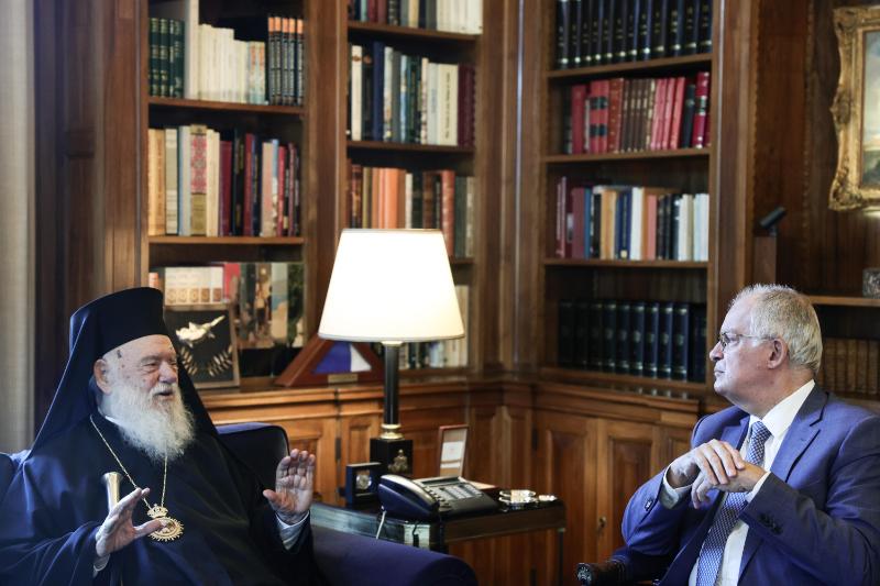 Ο Αρχιεπίσκοπος Ιερώνυμος συναντήθηκε με τον Πρόεδρο της Δημοκρατίας - μια φωτογραφία 1
