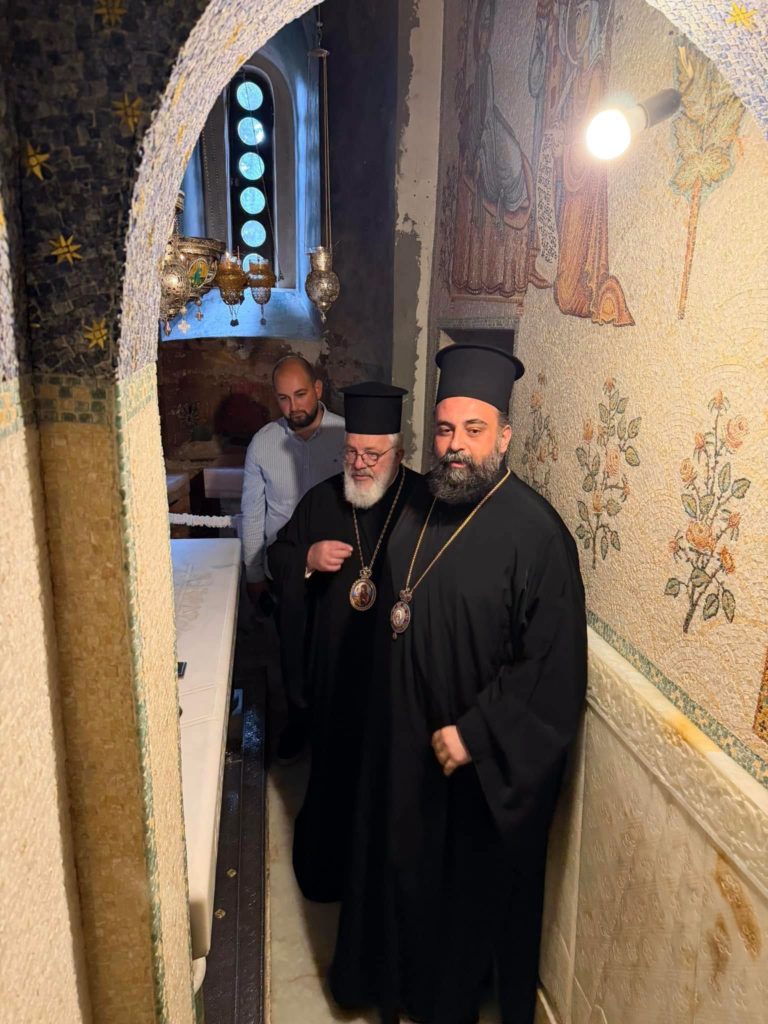 Ορθόδοξοι εκπρόσωποι προσκύνησαν στη Μονή Αγίας Νίνας στο Μπόντμπε Γεωργίας - μια φωτογραφία 1
