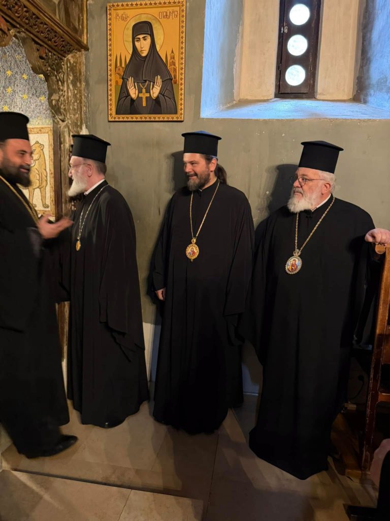Ορθόδοξοι εκπρόσωποι προσκύνησαν στη Μονή Αγίας Νίνας στο Μπόντμπε Γεωργίας - μια φωτογραφία 2