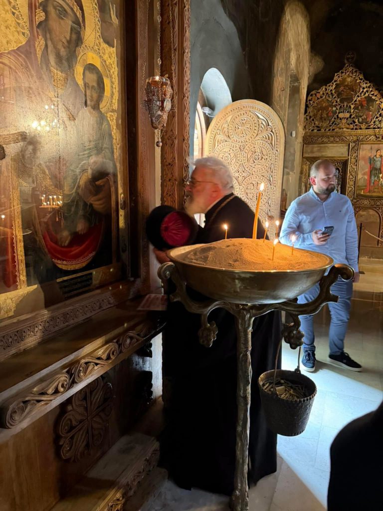 Ορθόδοξοι εκπρόσωποι προσκύνησαν στη Μονή Αγίας Νίνας στο Μπόντμπε Γεωργίας - μια φωτογραφία 3