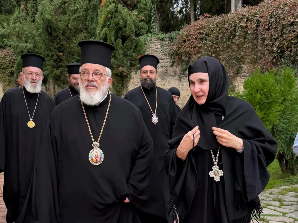 Ορθόδοξοι εκπρόσωποι προσκύνησαν στη Μονή Αγίας Νίνας στο Μπόντμπε Γεωργίας - μια φωτογραφία 4