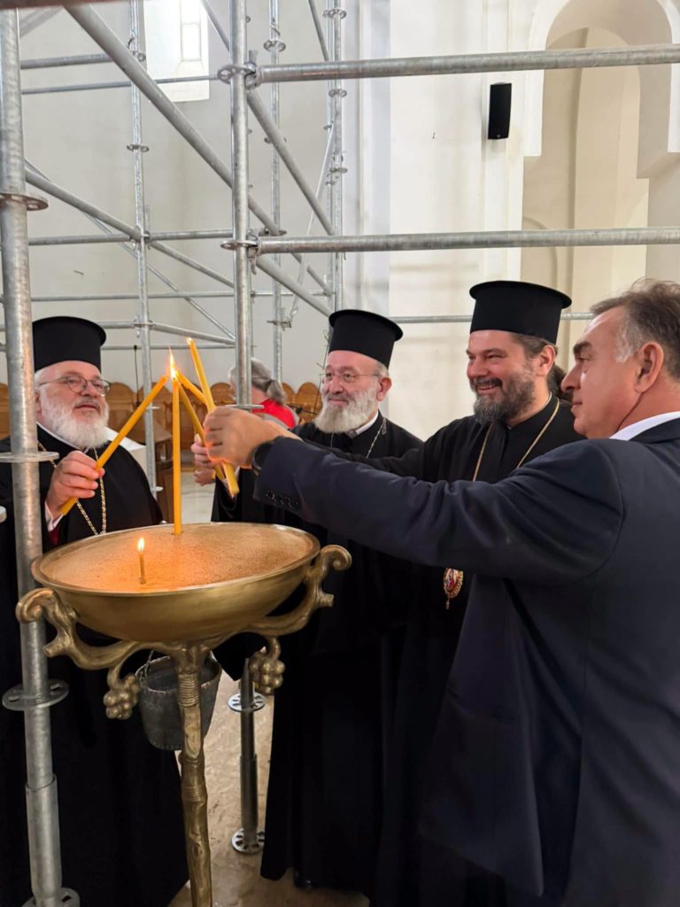 Ορθόδοξοι εκπρόσωποι προσκύνησαν στη Μονή Αγίας Νίνας στο Μπόντμπε Γεωργίας - μια φωτογραφία 5