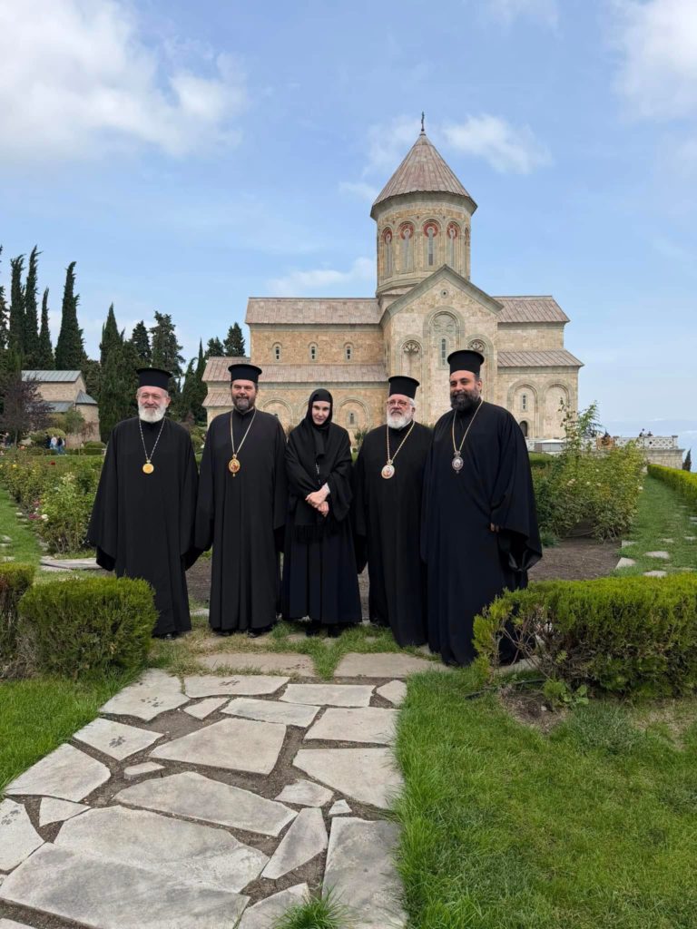 Ορθόδοξοι εκπρόσωποι προσκύνησαν στη Μονή Αγίας Νίνας στο Μπόντμπε Γεωργίας - μια φωτογραφία 6