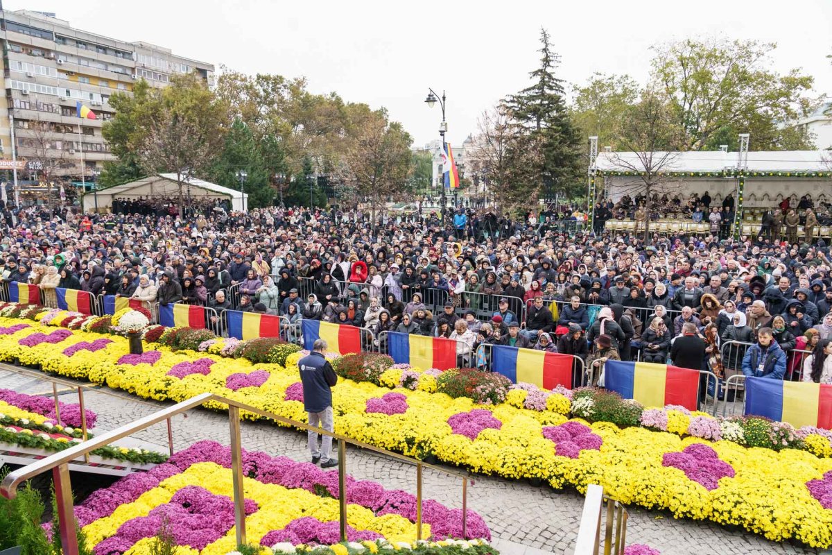 Πάνω από 28.000 πιστοί συμμετείχαν στην πανήγυρη της Αγίας Παρασκευής στο Ιάσιο - μια φωτογραφία 6