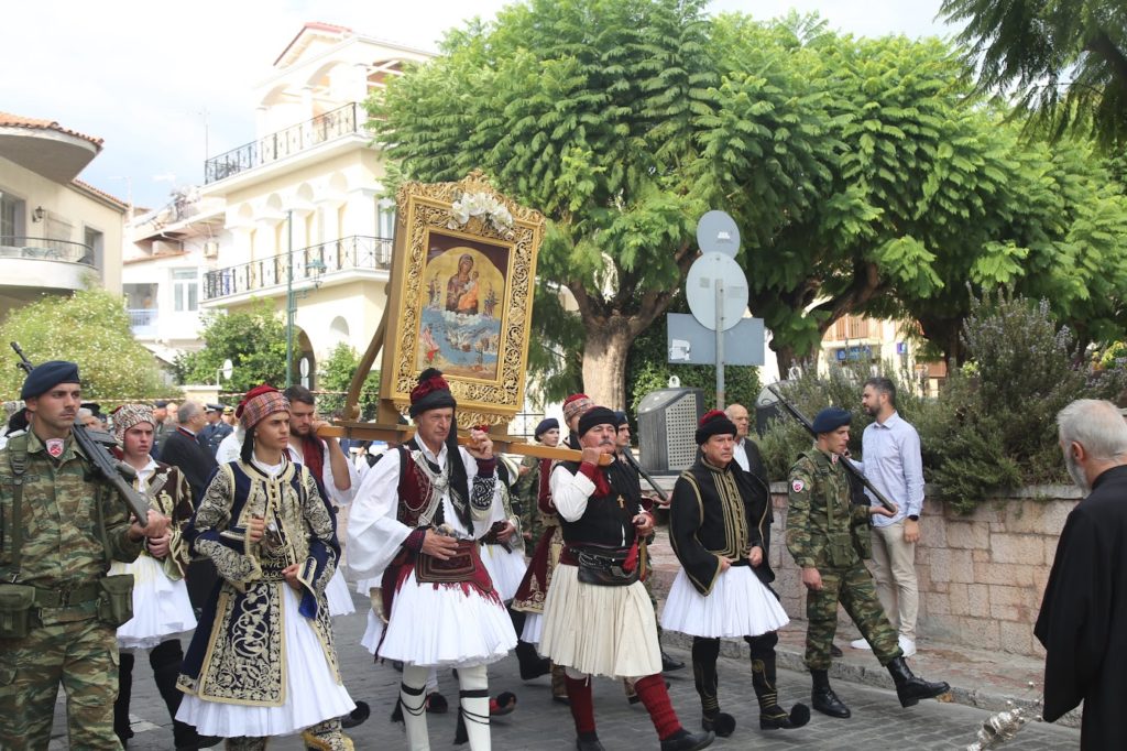 Θεία Λειτουργία και λιτανεία για την επέτειο της Ναυμαχίας τελέστηκε στη Ναύπακτο - μια φωτογραφία 3