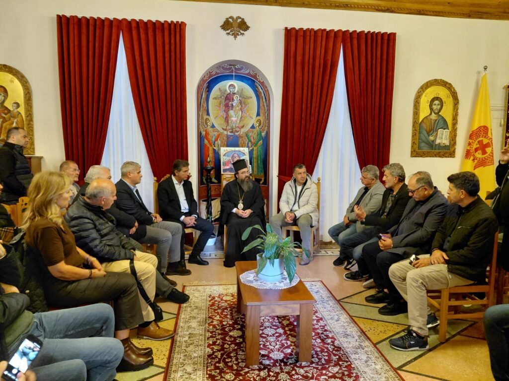 Ο Yφυπουργός Εσωτερικών συναντήθηκε με τον Mητροπολίτη Κορυτσάς - μια φωτογραφία 2