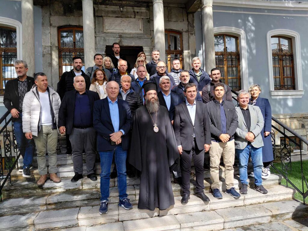 Ο Yφυπουργός Εσωτερικών συναντήθηκε με τον Mητροπολίτη Κορυτσάς - μια φωτογραφία 4
