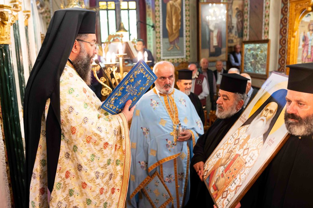 Ενθρονίστηκε η Εφέστιος Εικόνα του Αγίου Χρυσοστόμου του νέου στη γενέτειρά του - μια φωτογραφία 2