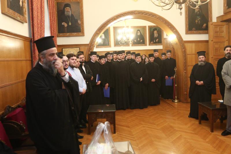 Σπουδαστές ΣΜΥΚ και μαθητές της Ριζαρείου στον Αρχιεπίσκοπο Ιερώνυμο - μια φωτογραφία 5