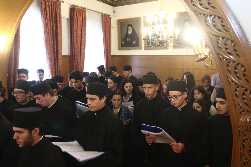 Σπουδαστές ΣΜΥΚ και μαθητές της Ριζαρείου στον Αρχιεπίσκοπο Ιερώνυμο - μια φωτογραφία 7