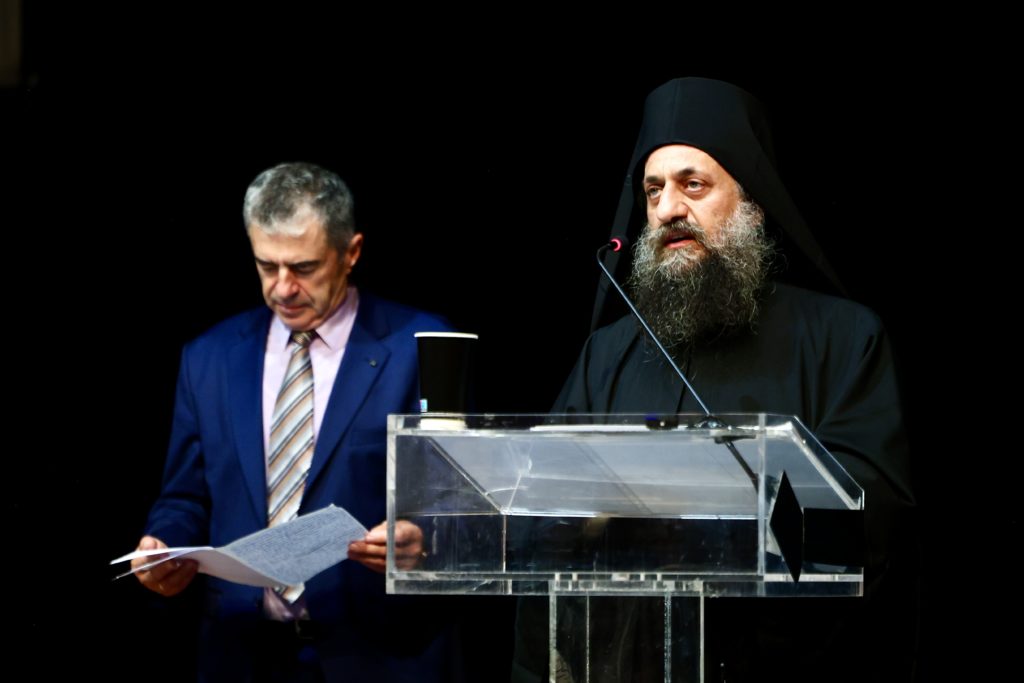 Η Μονή Βατοπεδίου βράβευσαν πολύτεκνες οικογένειες και φοιτητές στα Γιαννιτσά - μια φωτογραφία 19
