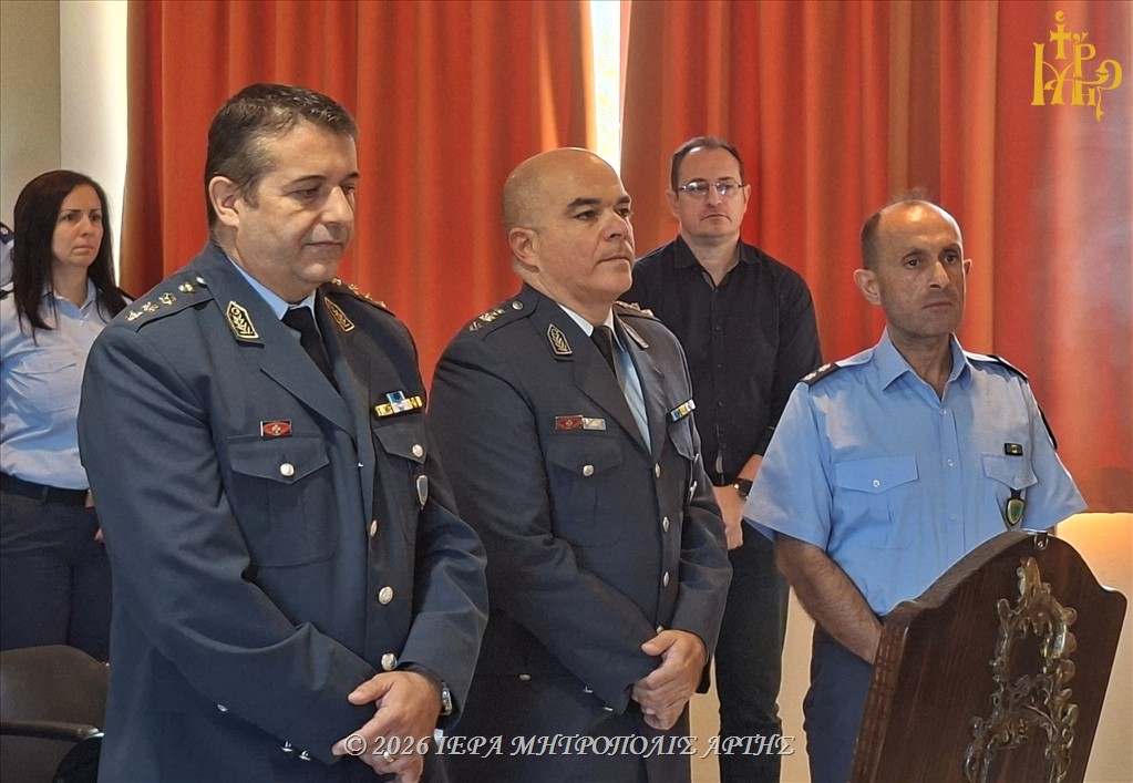 Ο Μητροπολίτης Άρτης τέλεσε Αγιασμό στο Αστυνομικό Μέγαρο Άρτας - μια φωτογραφία 12