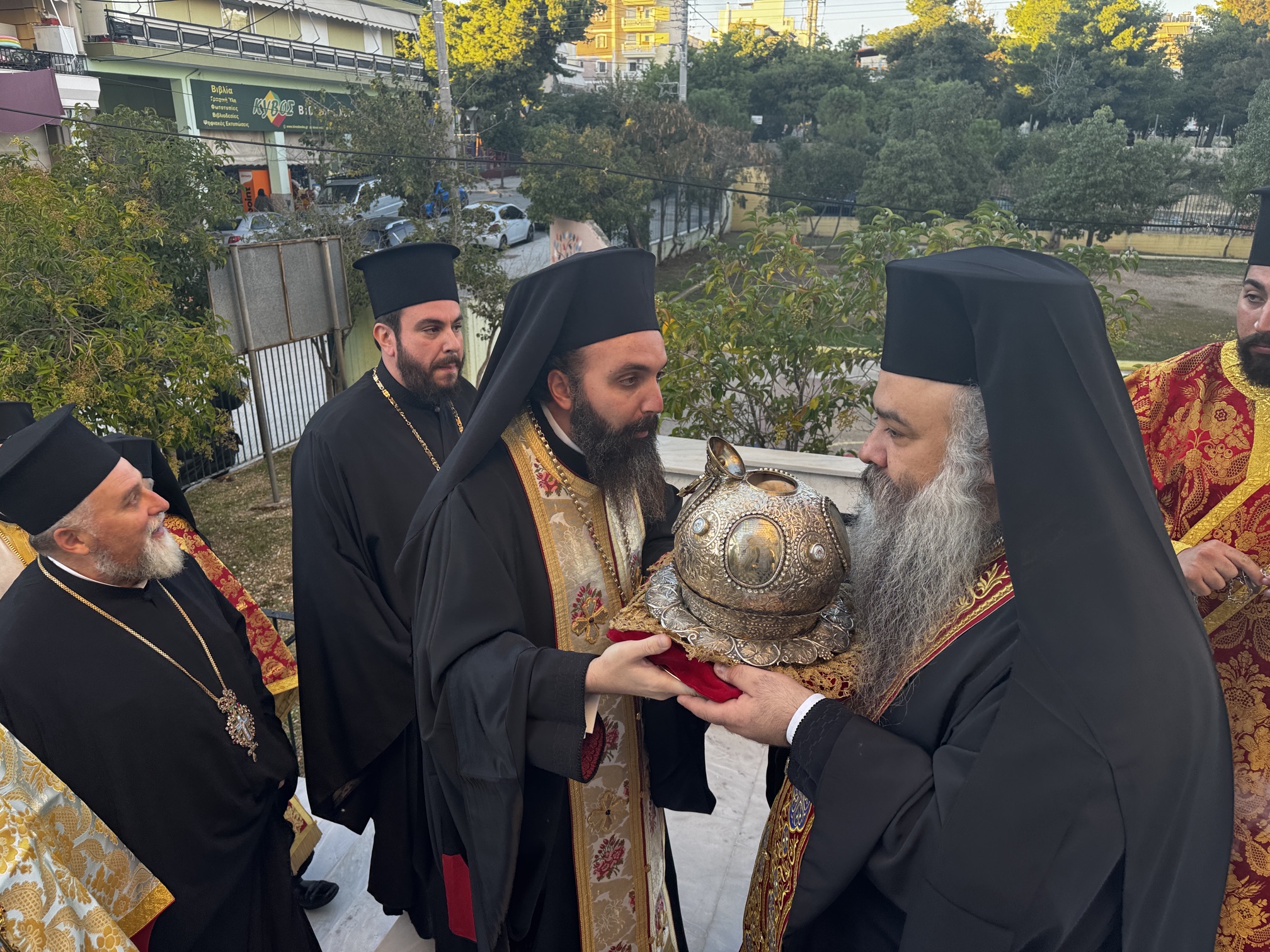Με λαμπρότητα υποδέχθηκε το Περιστέρι τον Άγιο Κωνσταντίνο τον Υδραίο - μια φωτογραφία 4
