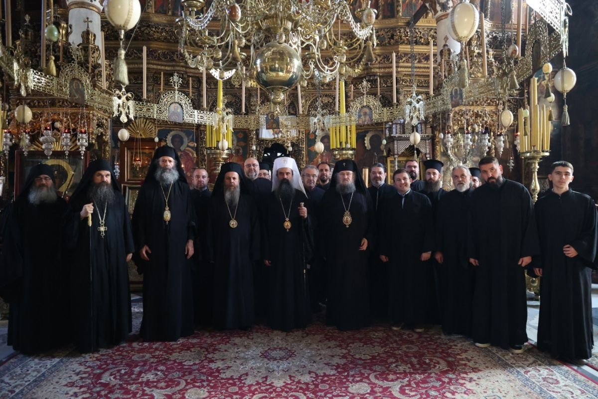 Ο Πατριάρχης Βουλγαρίας προεξήρχε Αγρυπνίας στη Μονή Ζωγράφου - μια φωτογραφία 13