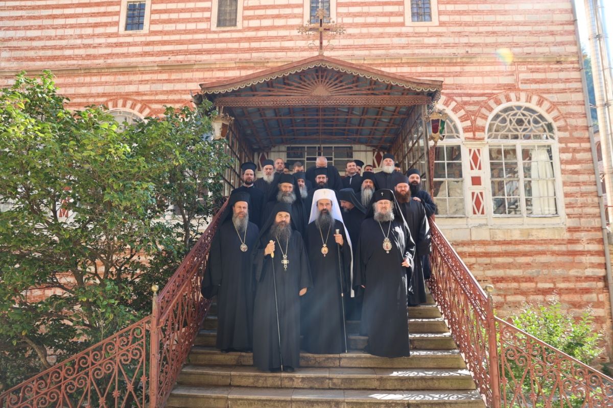 Ο Πατριάρχης Βουλγαρίας προεξήρχε Αγρυπνίας στη Μονή Ζωγράφου - μια φωτογραφία 17