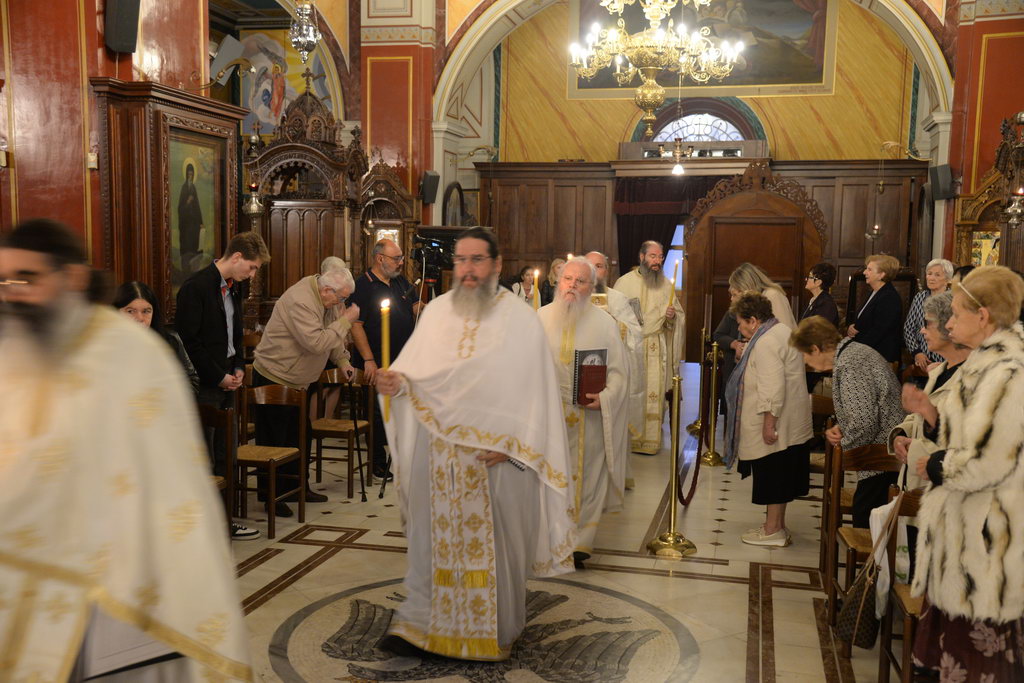 Πάτρα: Η αρχαιοπρεπής Θεία Λειτουργία του Αγίου Ιακώβου του Αδελφοθέου - μια φωτογραφία 2