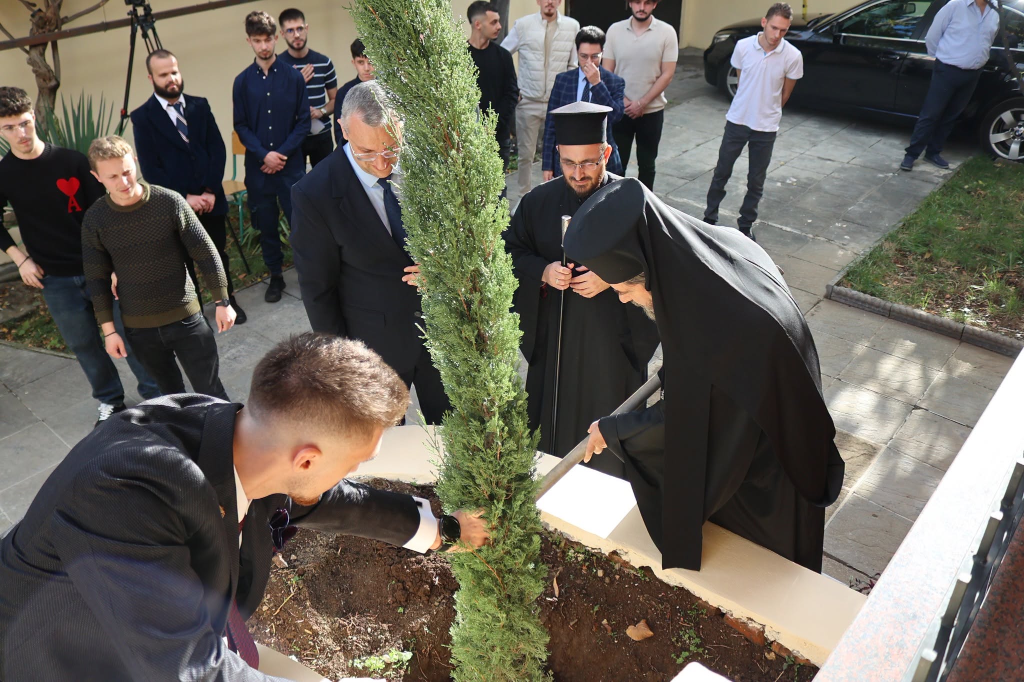 Εγκαινιάστηκε το νέο κτίριο της Σχολής Βυζαντινής Μουσικής στα Τίρανα - μια φωτογραφία 13