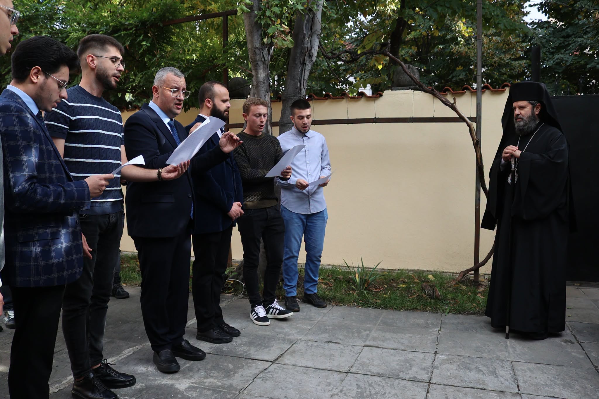 Εγκαινιάστηκε το νέο κτίριο της Σχολής Βυζαντινής Μουσικής στα Τίρανα - μια φωτογραφία 16
