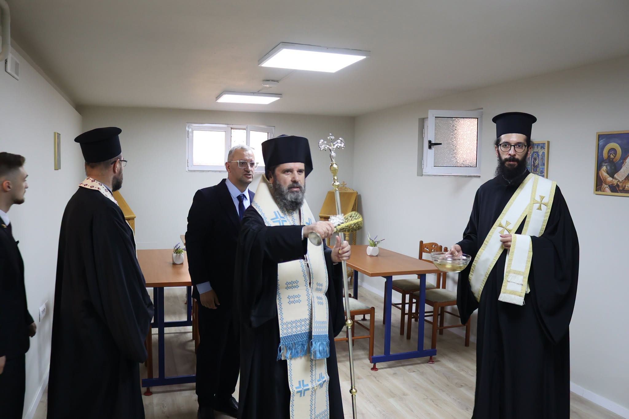 Εγκαινιάστηκε το νέο κτίριο της Σχολής Βυζαντινής Μουσικής στα Τίρανα - μια φωτογραφία 17
