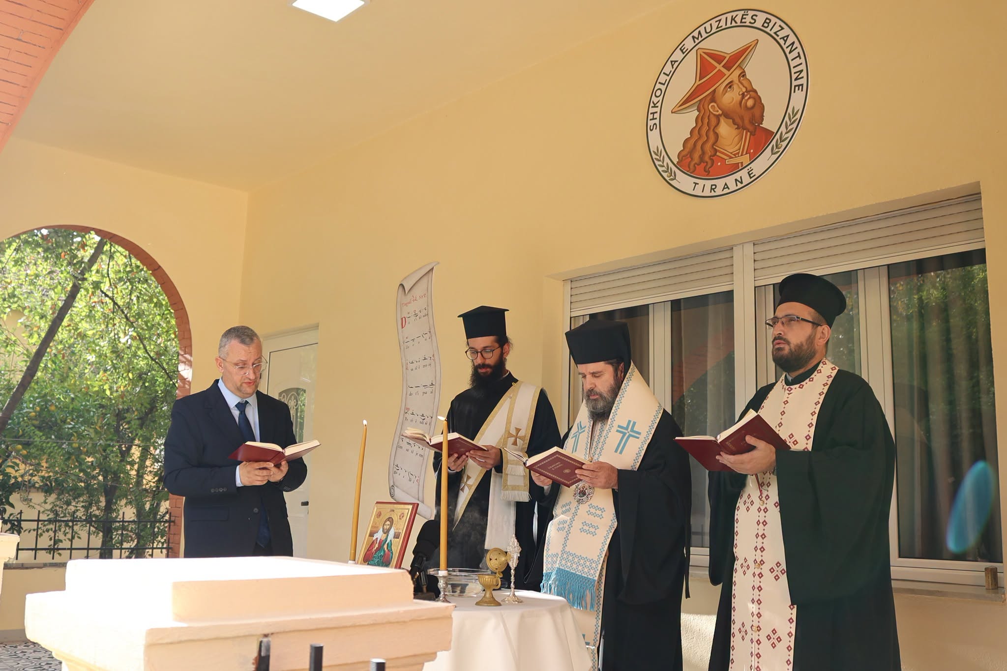 Εγκαινιάστηκε το νέο κτίριο της Σχολής Βυζαντινής Μουσικής στα Τίρανα - μια φωτογραφία 19