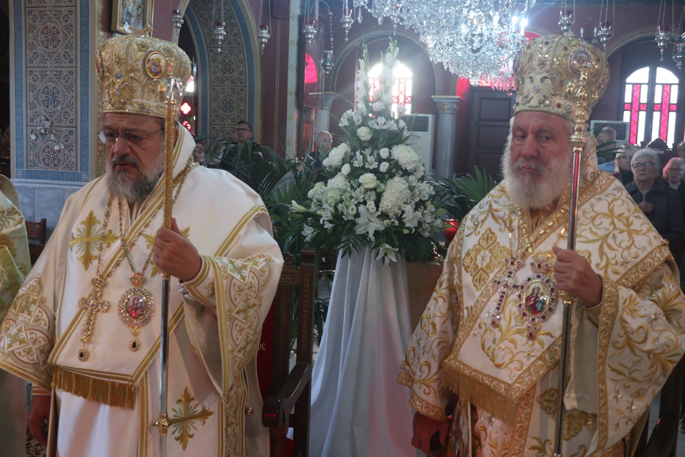 Δισαρχιερατική Θεία Λειτουργία στη Σύρο για τον Εφέσου Χρυσόστομο - μια φωτογραφία 4