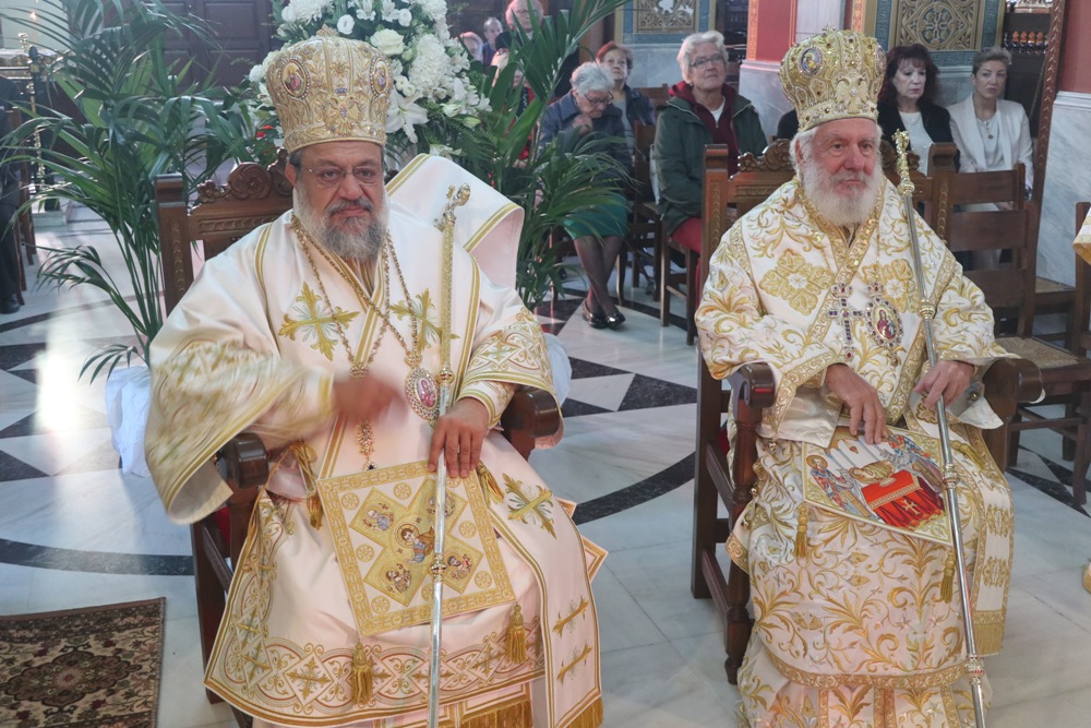 Δισαρχιερατική Θεία Λειτουργία στη Σύρο για τον Εφέσου Χρυσόστομο - μια φωτογραφία 5