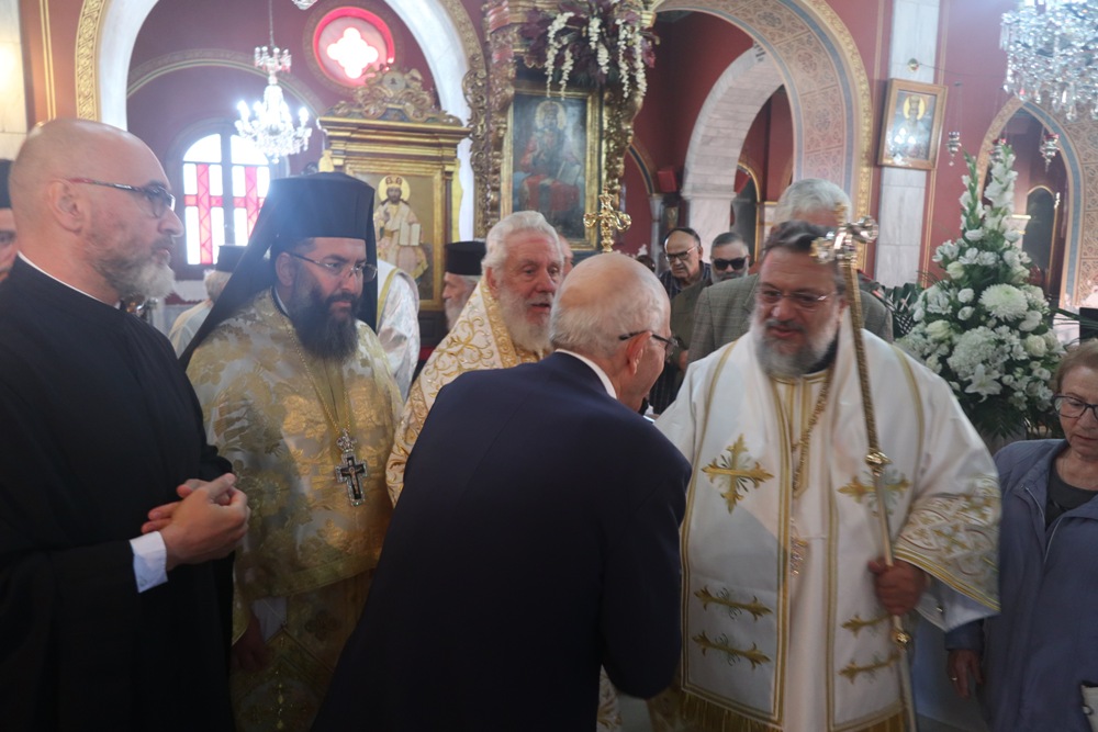 Δισαρχιερατική Θεία Λειτουργία στη Σύρο για τον Εφέσου Χρυσόστομο - μια φωτογραφία 14
