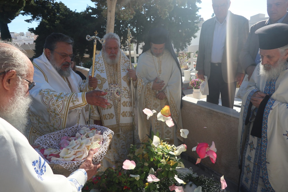 Δισαρχιερατική Θεία Λειτουργία στη Σύρο για τον Εφέσου Χρυσόστομο - μια φωτογραφία 18