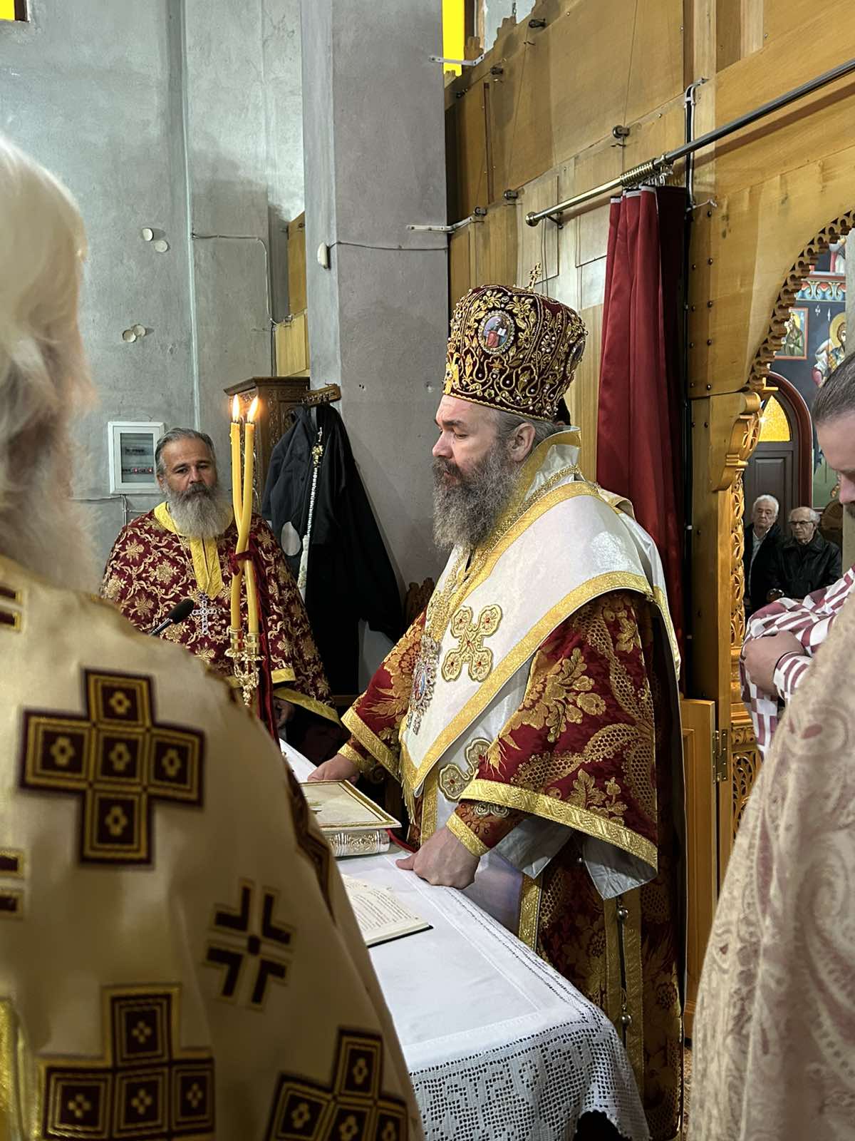 Χειροτονία πρεσβυτέρου στον πανηγυρίζοντα Ναό Αγίου Δημητρίου Φλώρινας - μια φωτογραφία 9