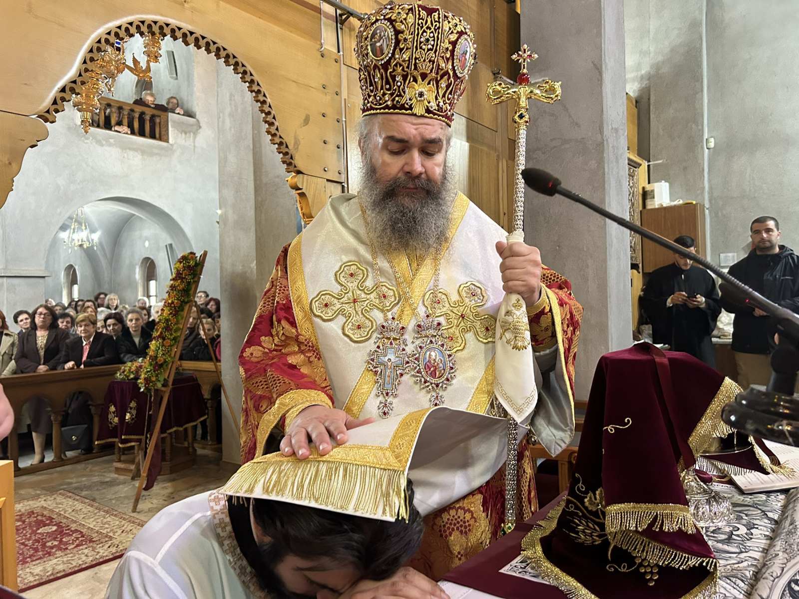 Χειροτονία πρεσβυτέρου στον πανηγυρίζοντα Ναό Αγίου Δημητρίου Φλώρινας - μια φωτογραφία 15