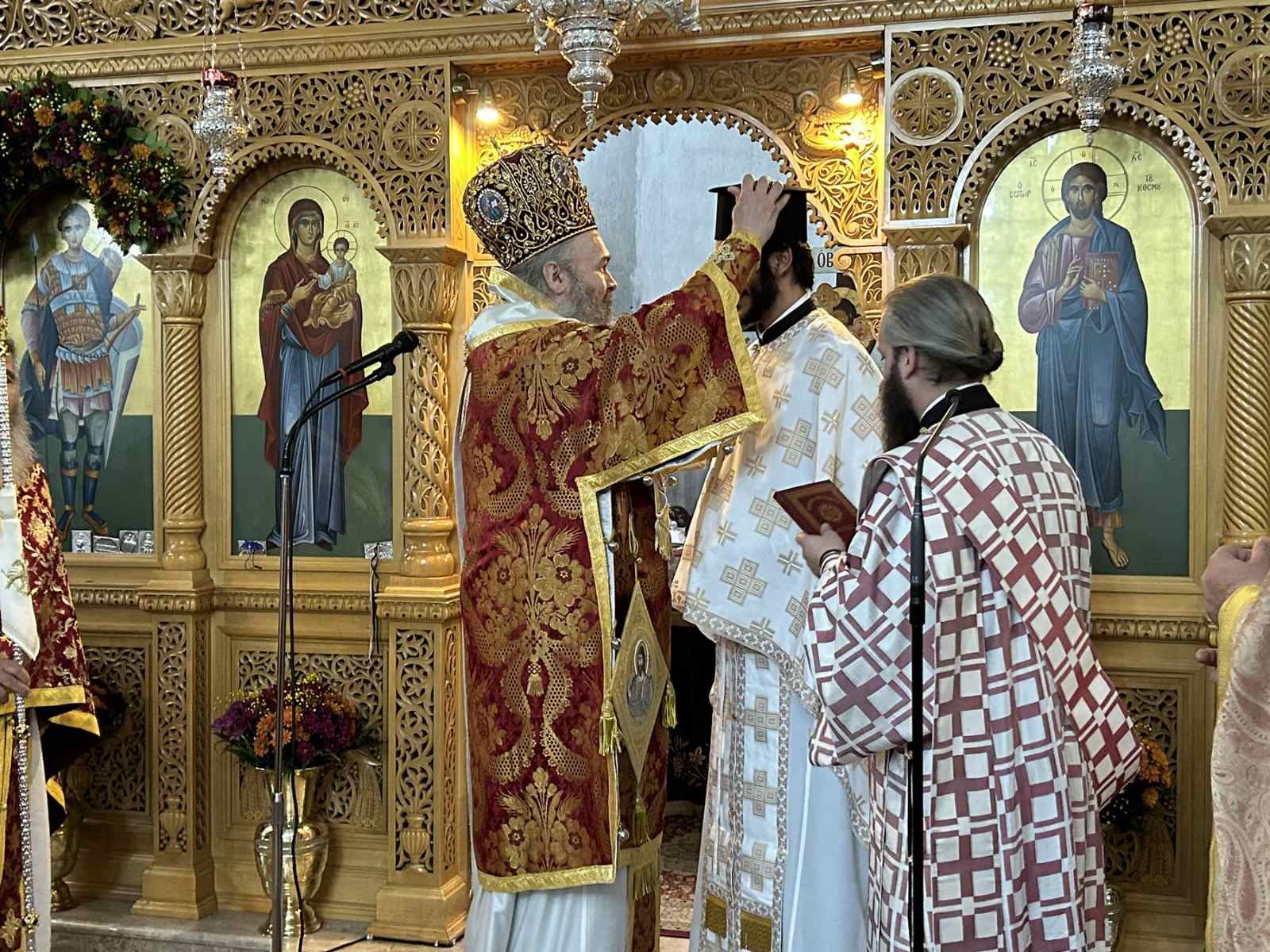 Χειροτονία πρεσβυτέρου στον πανηγυρίζοντα Ναό Αγίου Δημητρίου Φλώρινας - μια φωτογραφία 17
