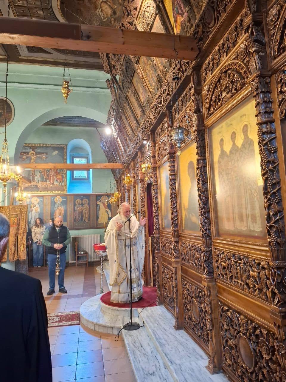 Ο Μητροπολίτης Αργυροκάστρου Ναθαναήλ λειτούργησε στη Δερβιτσάνη Δρόπολης - μια φωτογραφία 4